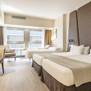 Quarto triplo 2 + 1 Hotel ILUNION Málaga